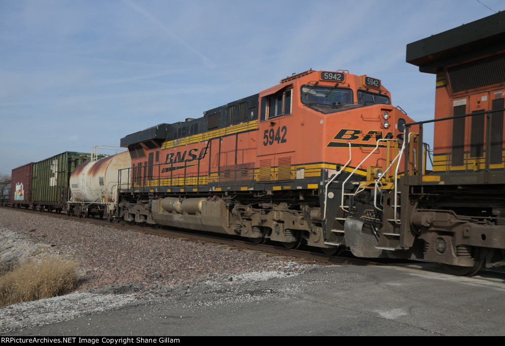 BNSF 5942 Roster shot